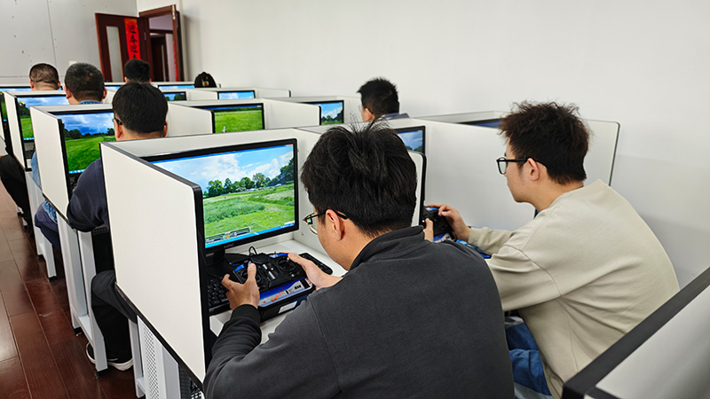 无人机模拟器机房训练